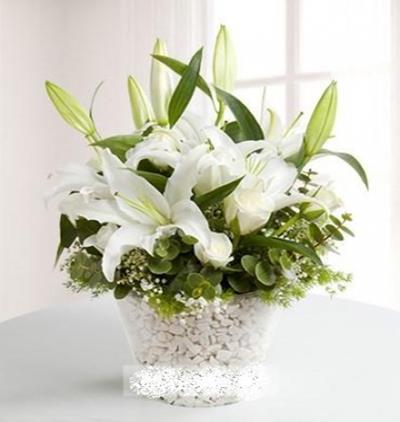  Bucak Çiçek Gönder Beyaz Gizem Lilyum ve Gül Buketi